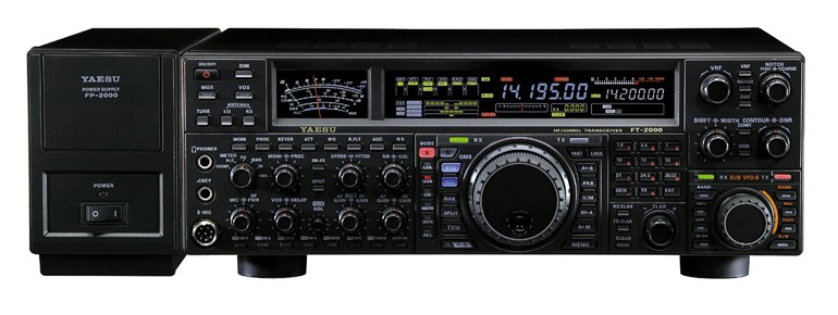 YAESU FT-2000D 200W TRANSCEPTOR HF